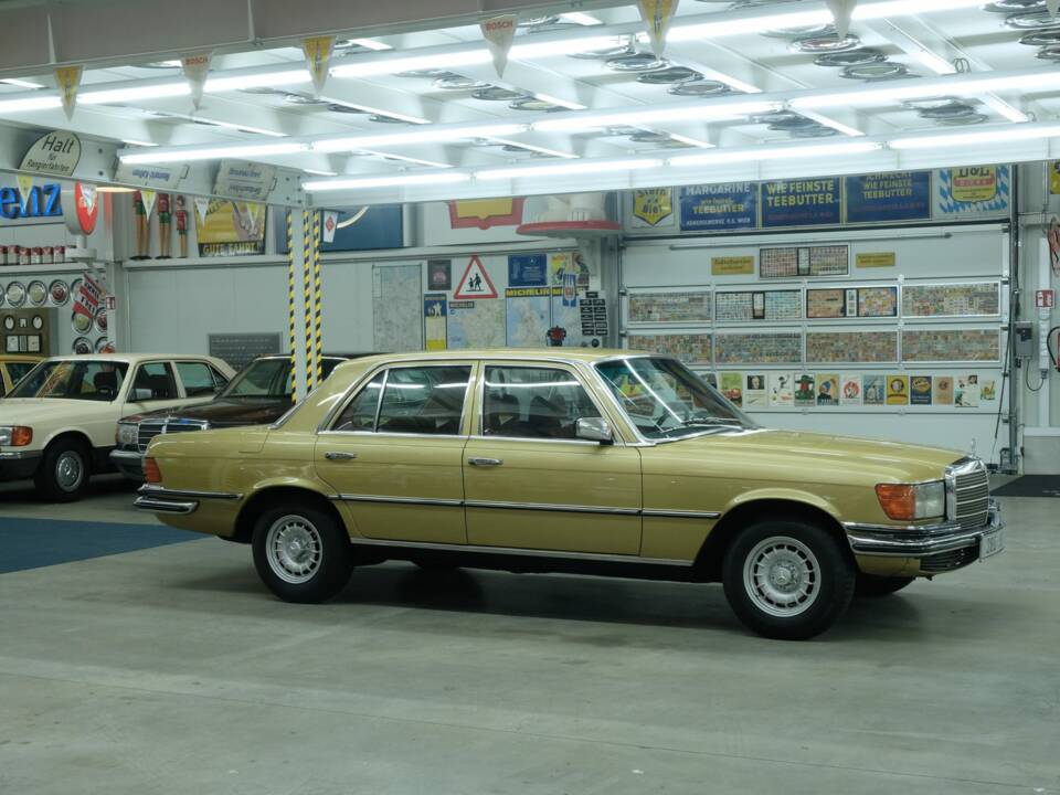 Image 15/50 de Mercedes-Benz 280 SE (1975)