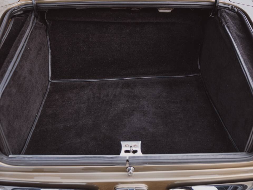 Image 99/99 of Aston Martin DB 6 Volante (1968)