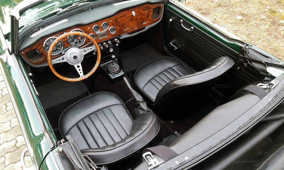 Triumph TR4 Roadster dunkelgrün 1964