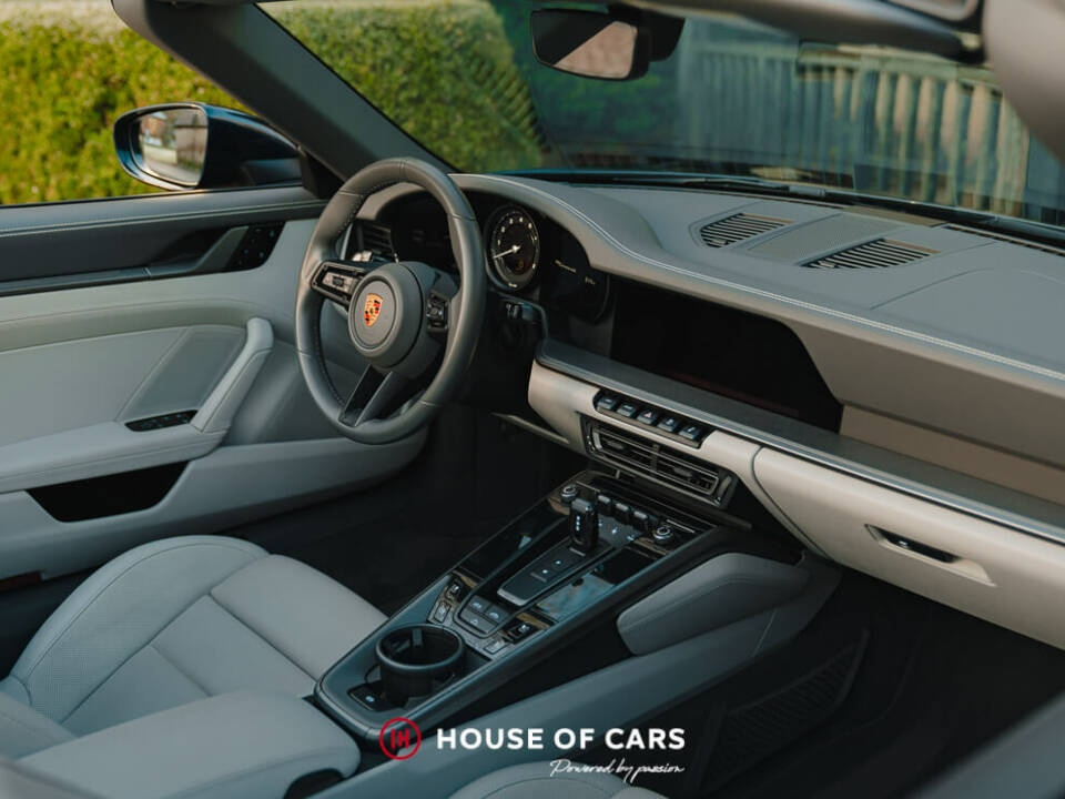 Image 27/49 of Porsche 911 Carrera 4S (2020)