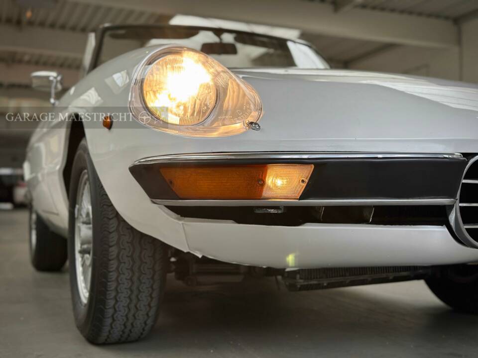 Image 55/95 of Alfa Romeo 2000 Spider Veloce (1980)