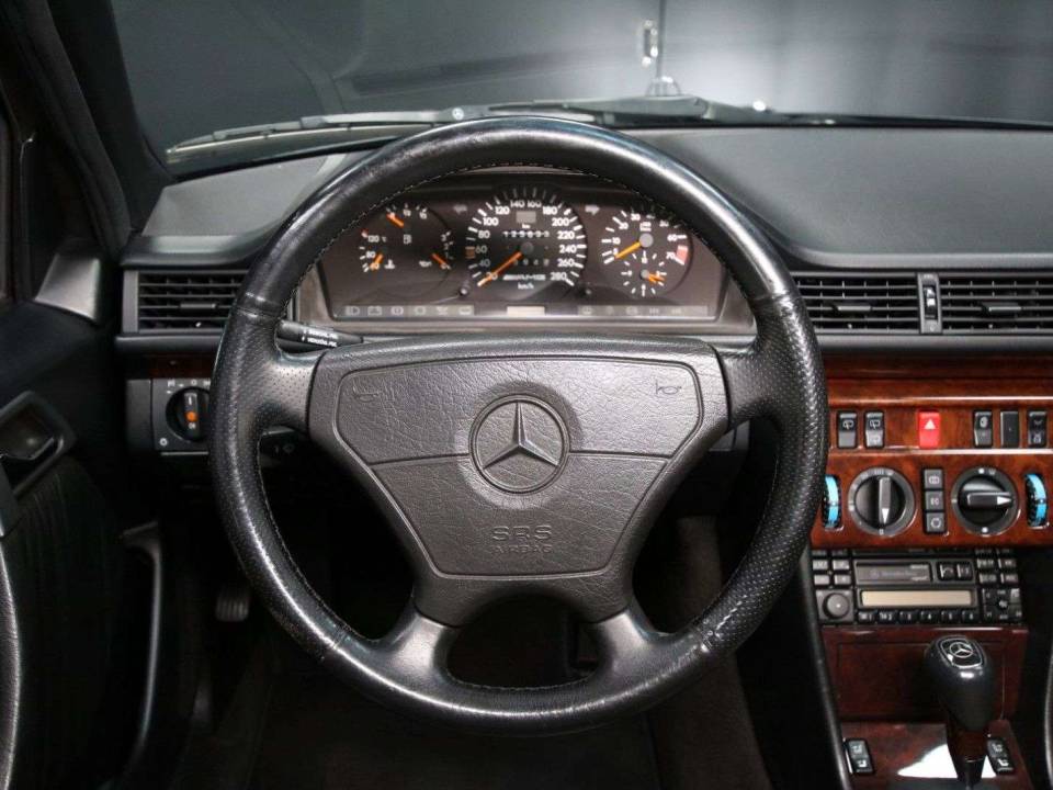 Bild 12/30 von Mercedes-Benz E 36 AMG T (1994)