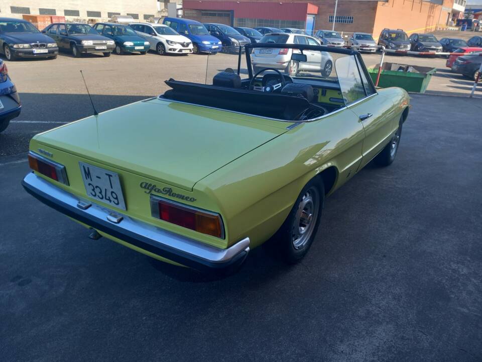 Immagine 4/20 di Alfa Romeo 1600 Spider (1973)