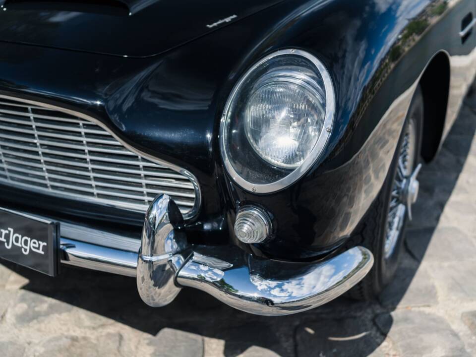 Afbeelding 12/75 van Aston Martin DB 5 Volante (1964)