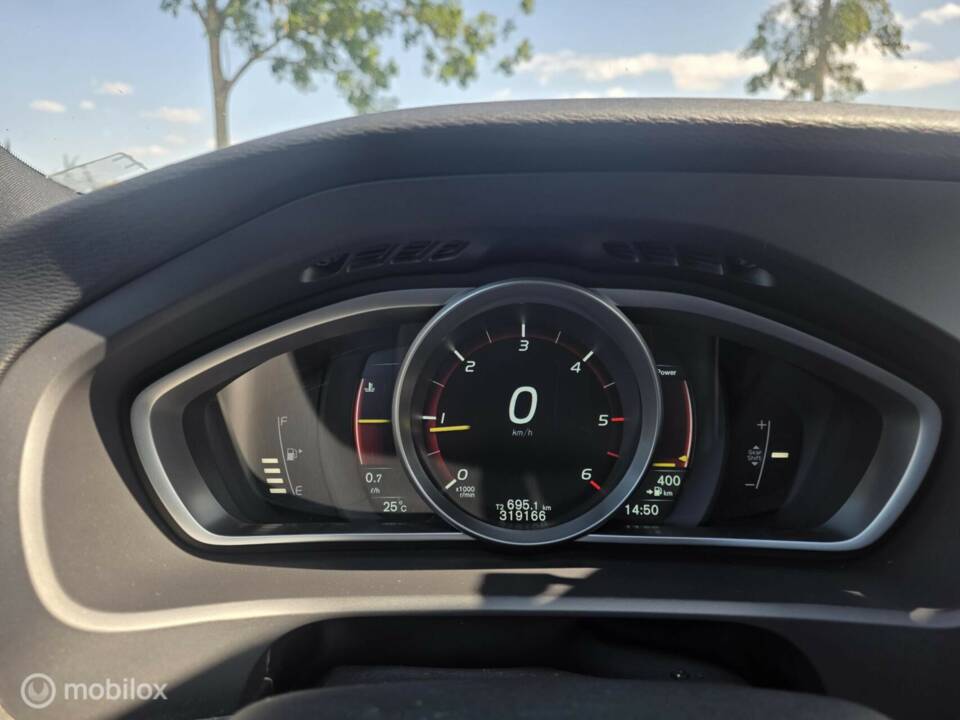 Imagen 21/42 de Volvo V40 D4 R-Design (2014)
