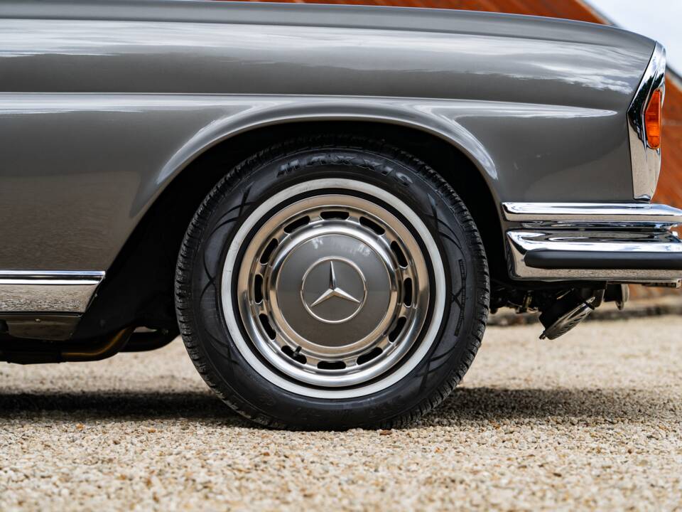 Image 36/37 of Mercedes-Benz 280 SE 3,5 (1970)