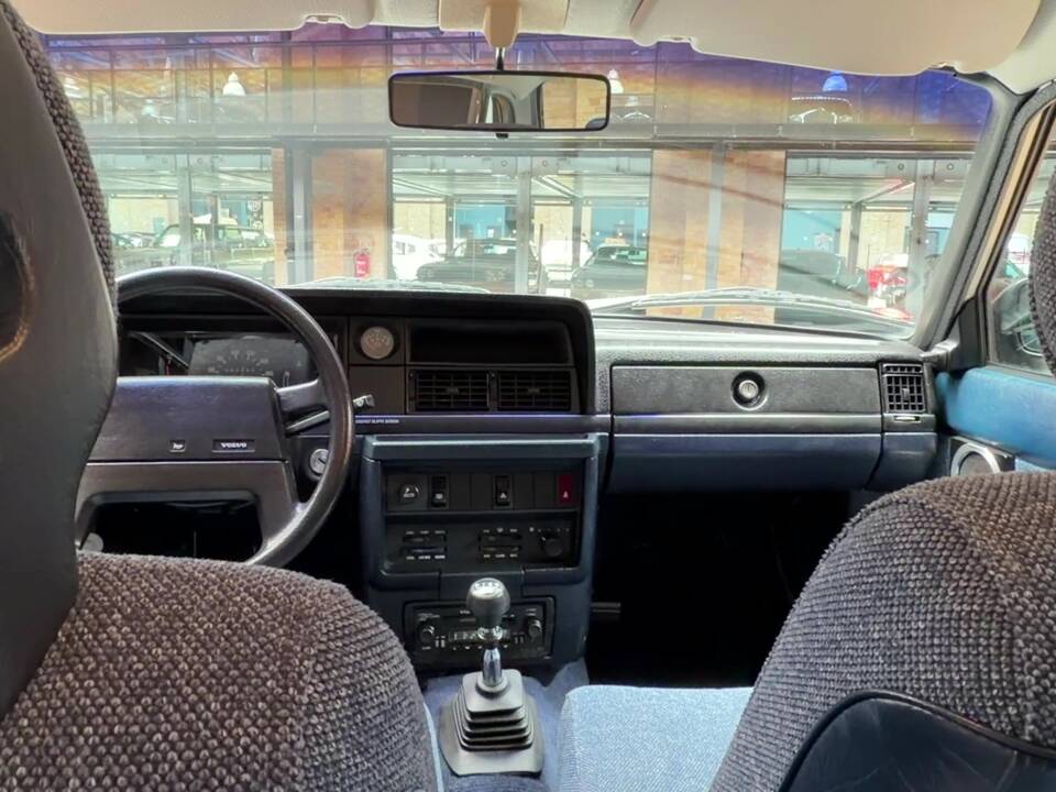 Bild 21/43 von Volvo 240 (1989)
