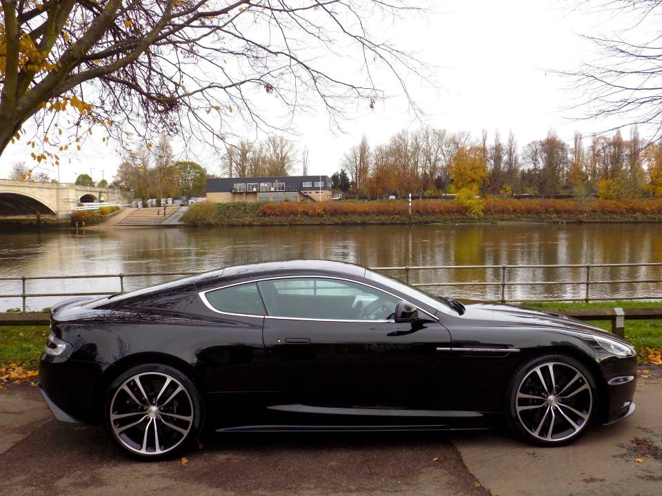 Image 6/50 de Aston Martin DBS (2011)