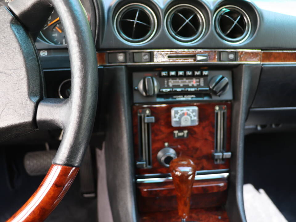 Image 51/59 of Mercedes-Benz 500 SLC (1980)