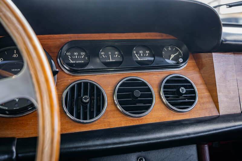 Image 19/49 de Ferrari 330 GT 2+2 (1966)