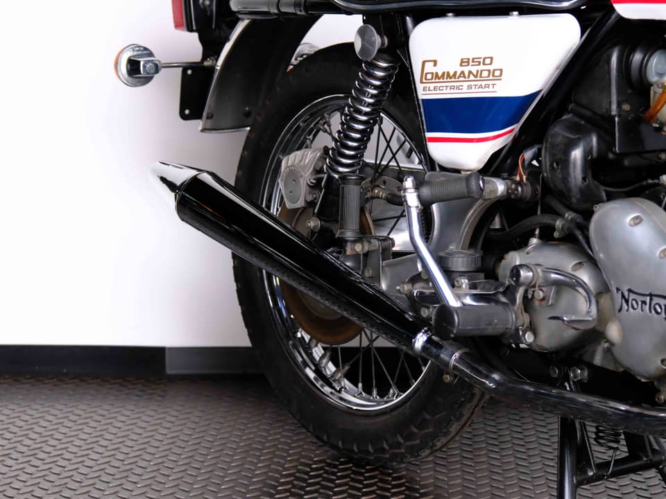 Image 26/83 of Norton 850 MKIII Roadster (1975)