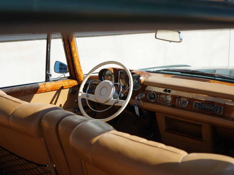 Image 2/20 of Mercedes-Benz 600 (1967)