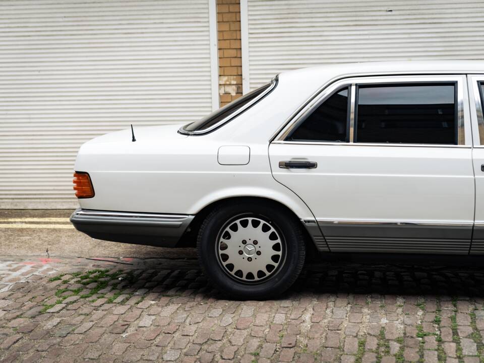 Image 19/50 of Mercedes-Benz 500 SEL (1984)