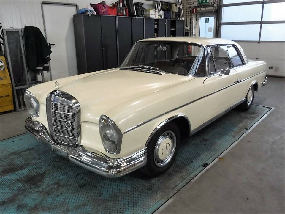 Bild 35/50 von Mercedes-Benz 300 SE (1967)