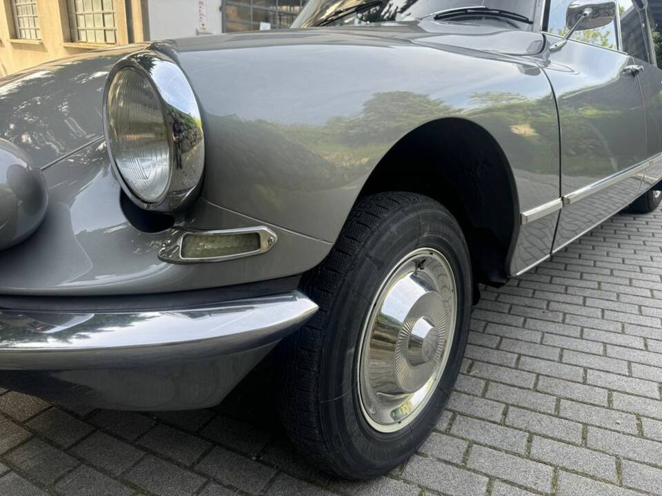 Image 4/8 of Citroën DS 19 Pallas (1964)