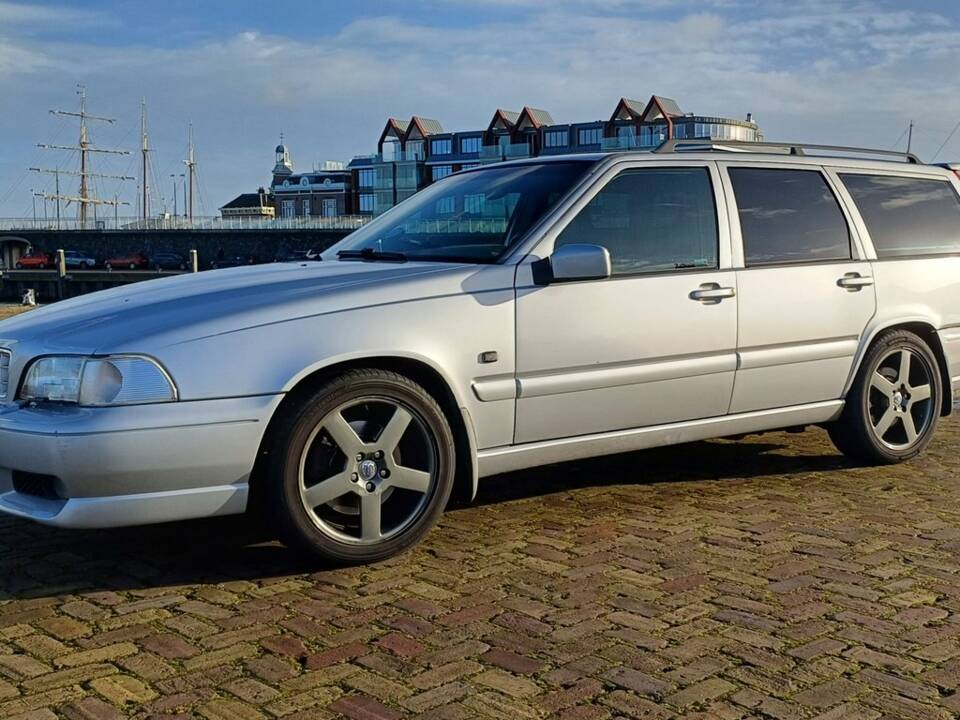 Image 4/8 of Volvo V70 R (1998)