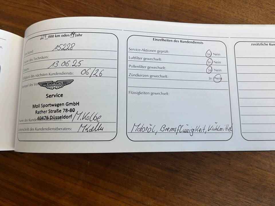 Immagine 61/80 di Aston Martin Virage (2011)