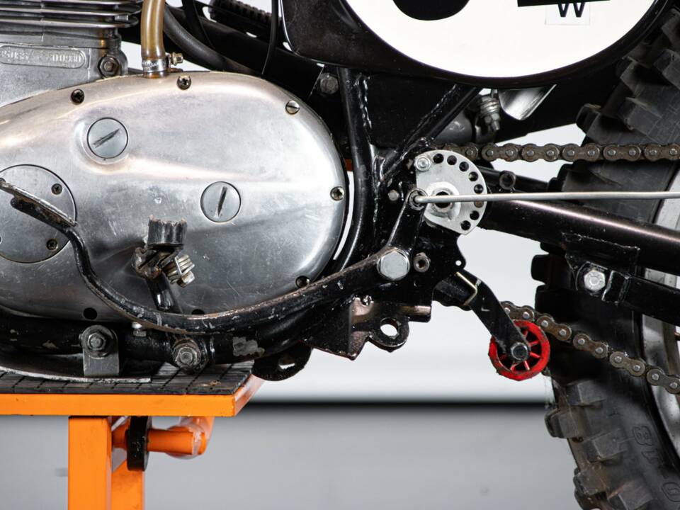 Bild 11/50 von BSA DUMMY (1974)