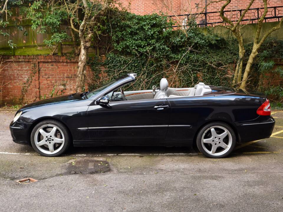 Image 18/46 de Mercedes-Benz CLK 500 (2004)
