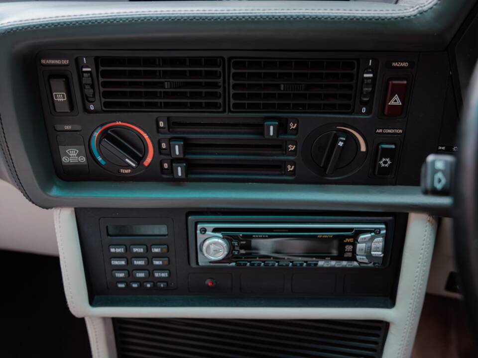 Afbeelding 16/27 van BMW 635 CSi (1989)