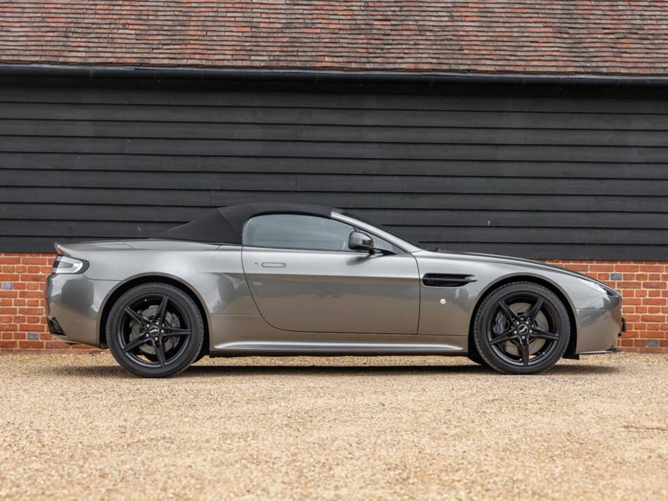 Image 3/50 of Aston Martin V8 Vantage AMR Roadster (2018)