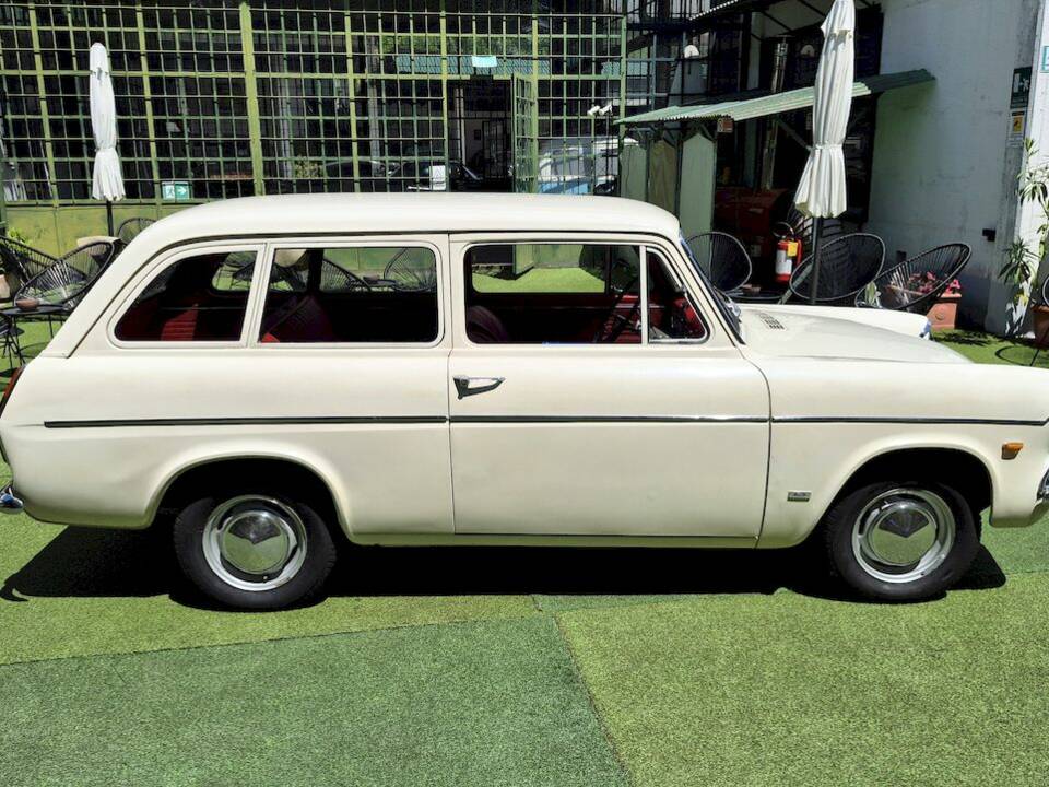 Image 20/63 of Ford Anglia (1965)