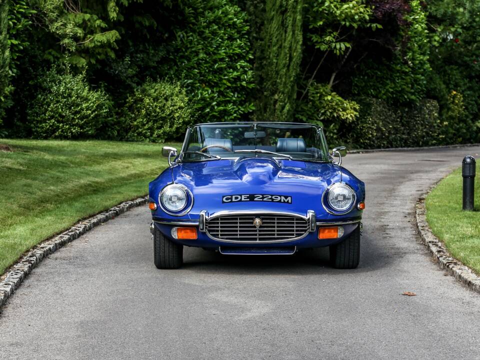 Image 10/43 de Jaguar Type E V12 (1974)