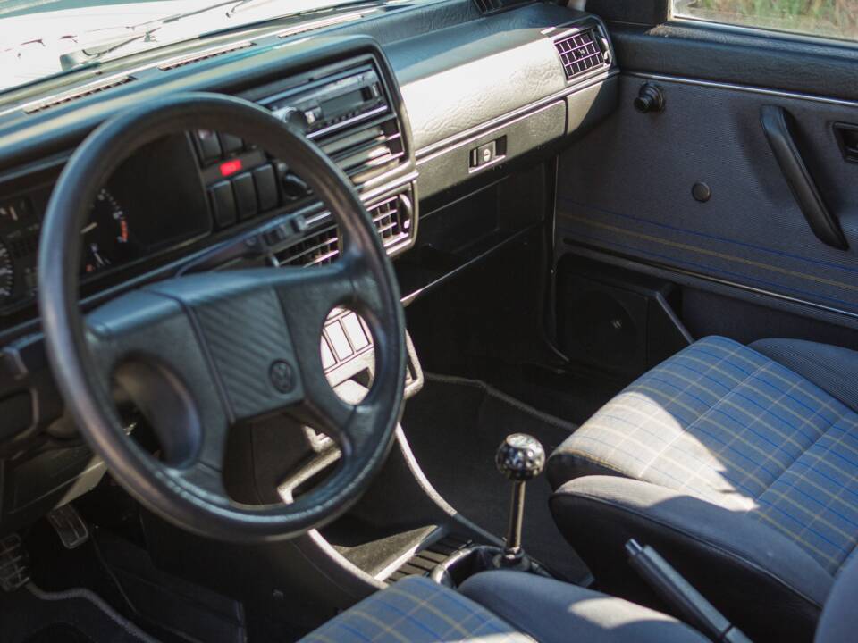 Bild 40/58 von Volkswagen Golf II GTi 1.8 (1988)