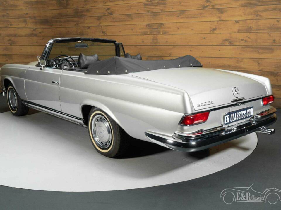 Bild 16/19 von Mercedes-Benz 280 SE (1969)