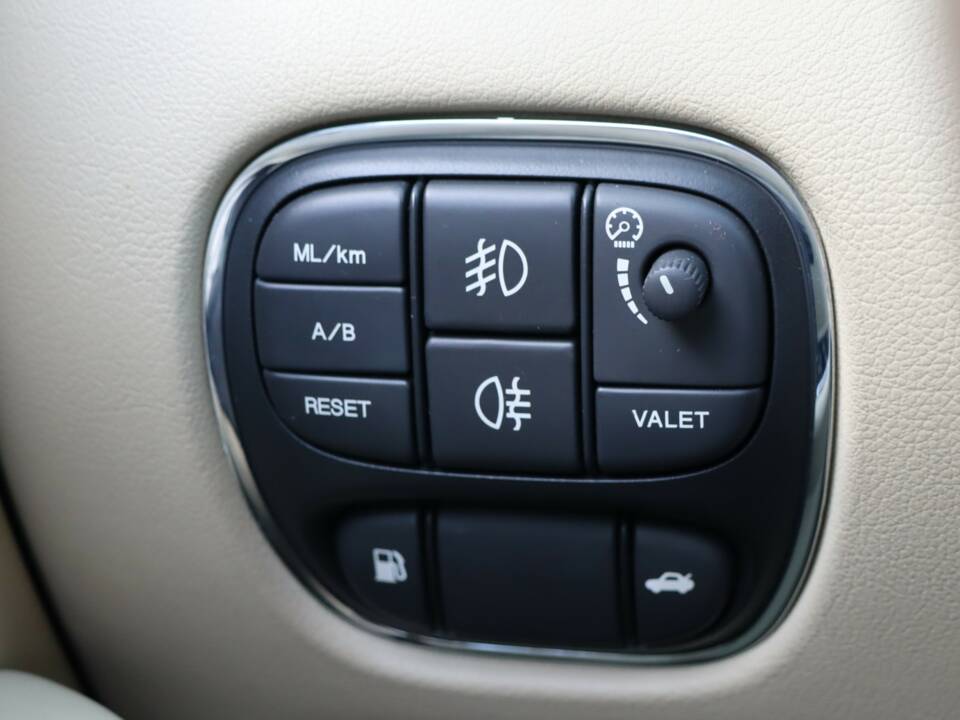 Imagen 23/50 de Jaguar XJ 8 4.2 (2006)