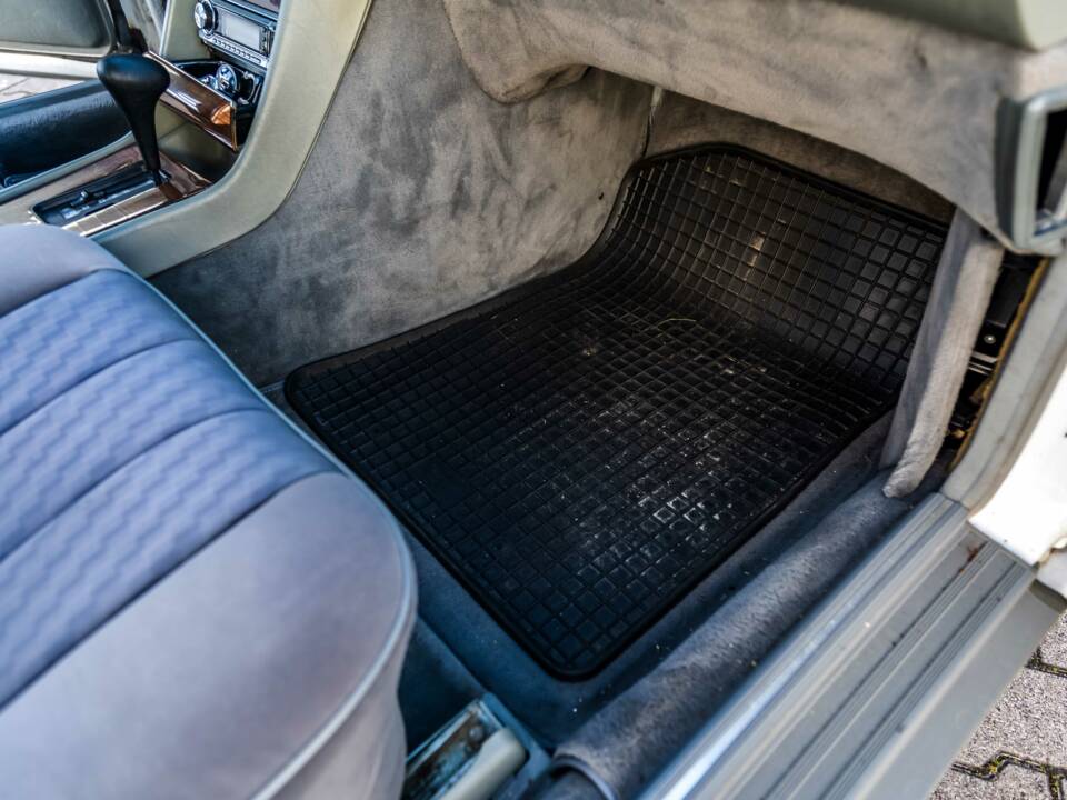 Image 114/175 of Mercedes-Benz 420 SE (1986)