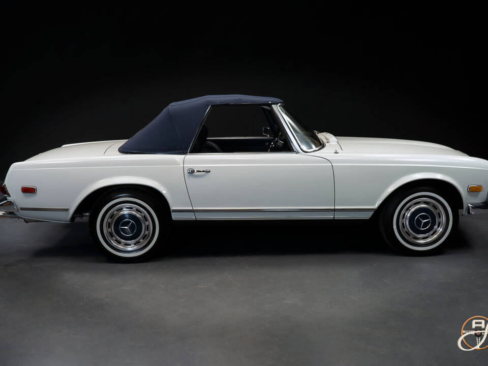 Image 20/23 of Mercedes-Benz 280 SL (1968)