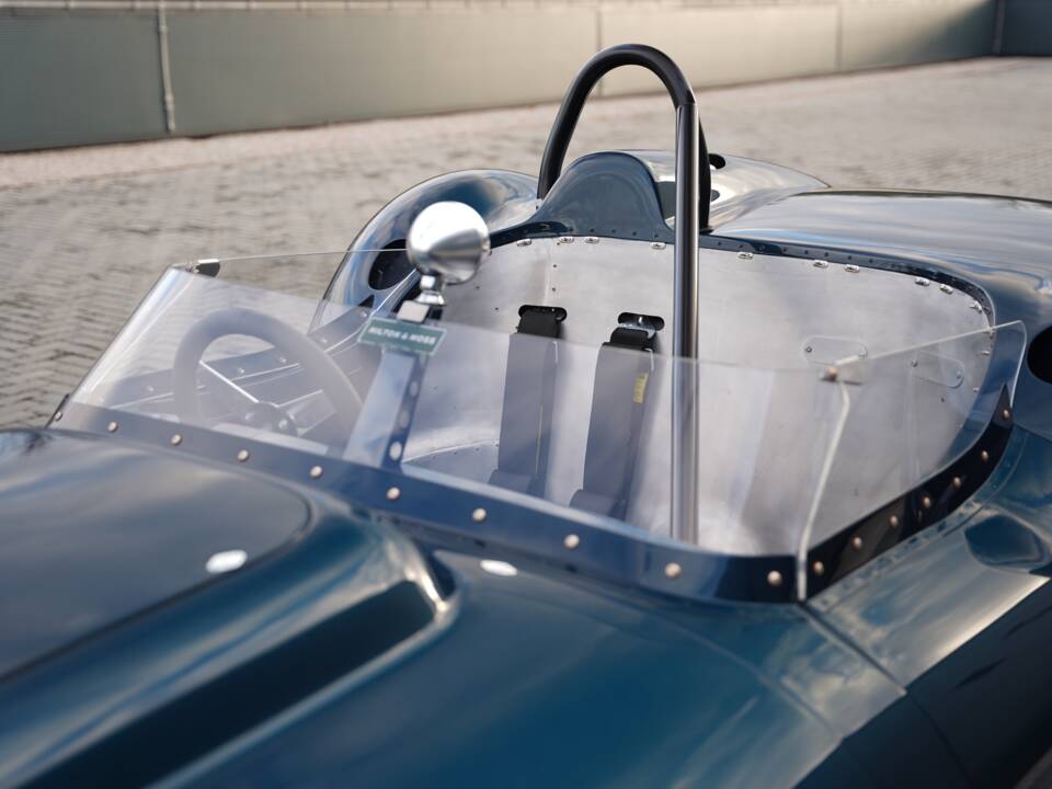 Image 45/50 of Lister Knobbly (1958)