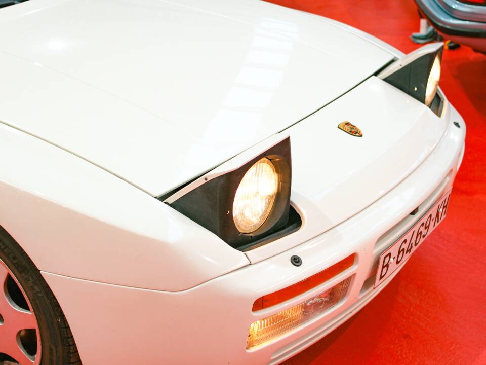 Image 40/45 of Porsche 944 S2 (1989)
