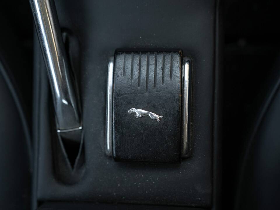 Image 45/50 de Jaguar E-Type (1968)