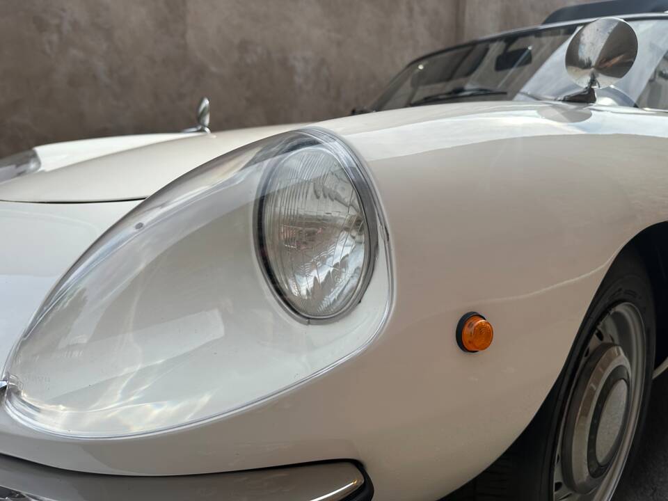 Image 41/63 of Alfa Romeo Spider 1300 Junior (1970)