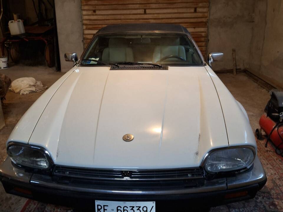 Image 4/6 de Jaguar XJ-S V12 (1988)