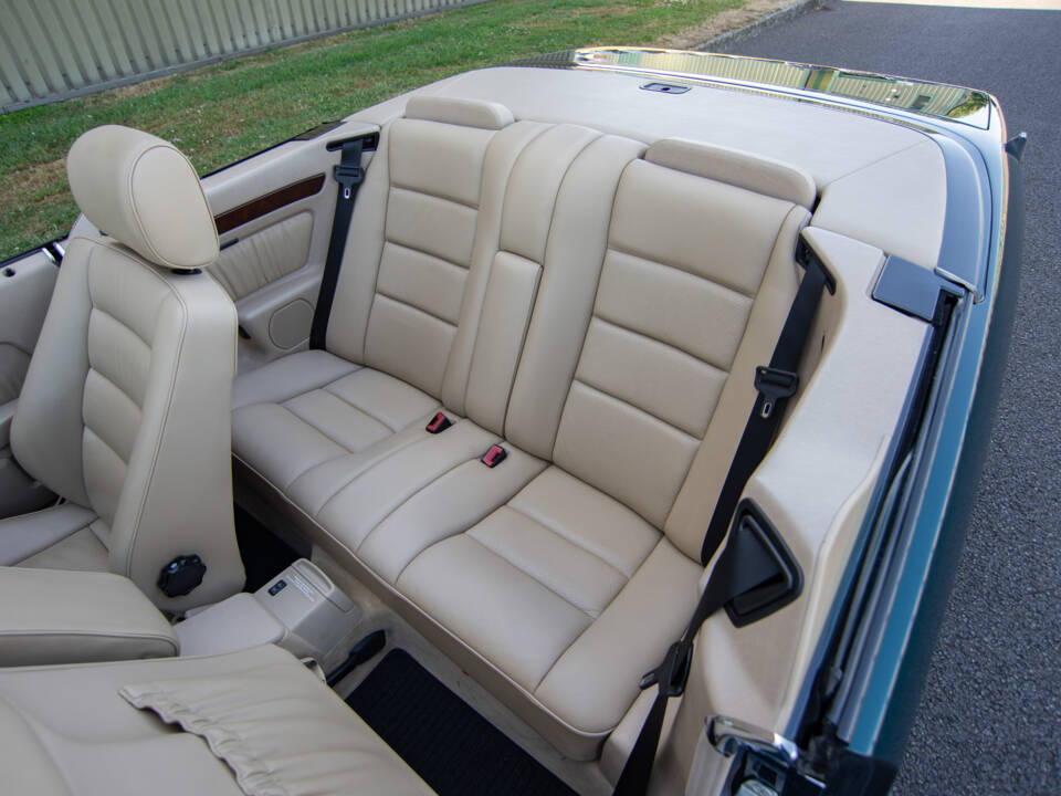 Image 14/26 of Mercedes-Benz E 320 (1996)