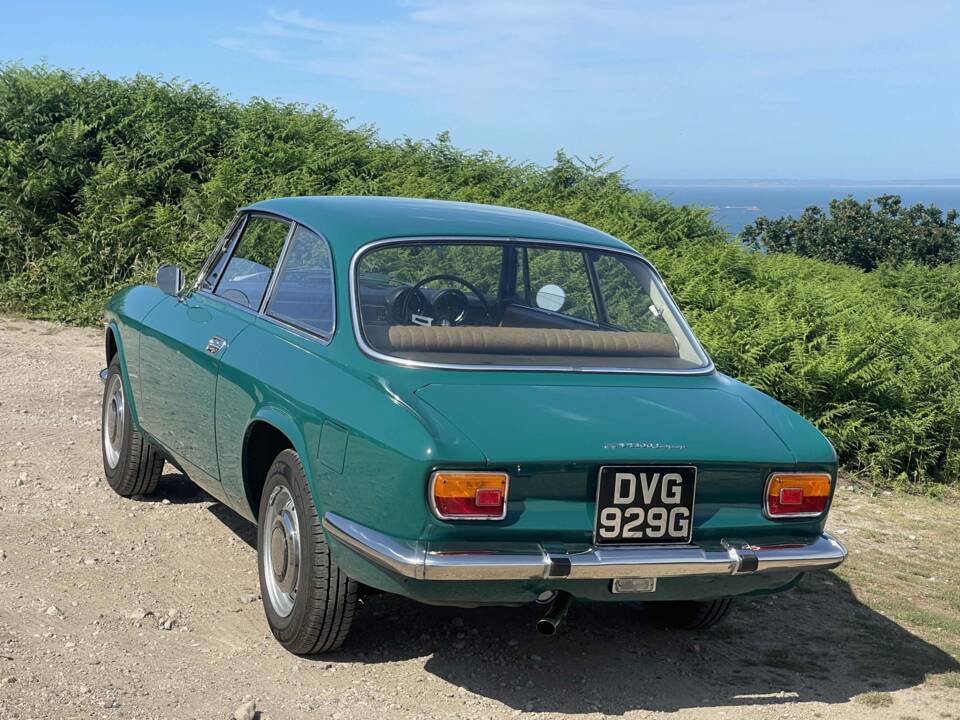 Immagine 3/12 di Alfa Romeo Giulia GT 1300 Junior (1969)