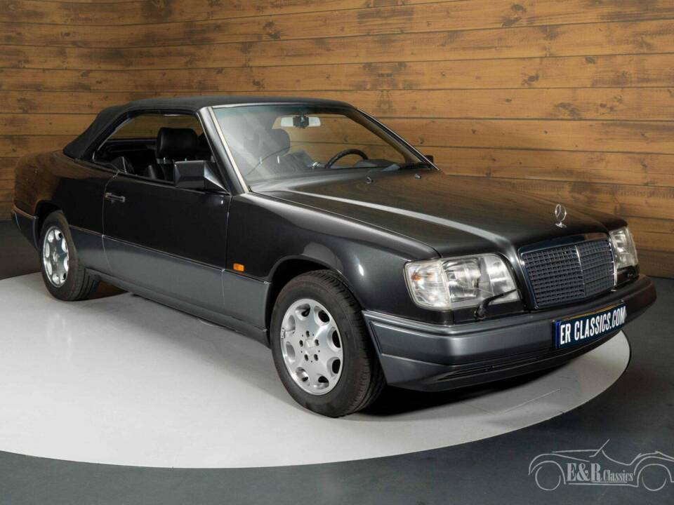 Bild 12/19 von Mercedes-Benz E 320 (1994)