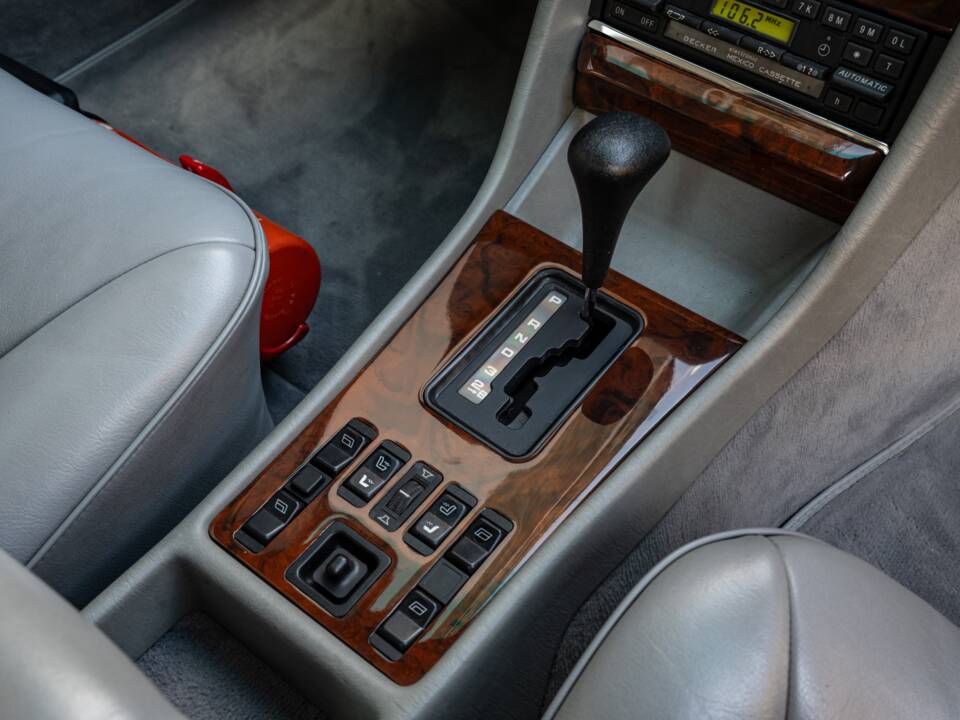 Bild 35/50 von Mercedes-Benz 500 SEL (1984)