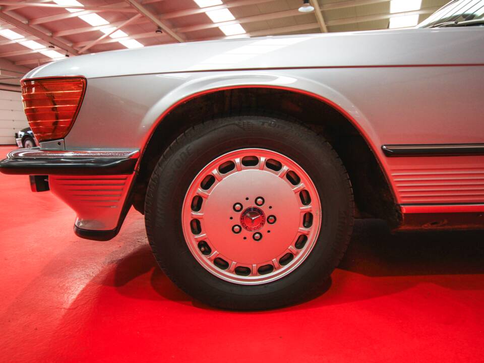 Afbeelding 13/14 van Mercedes-Benz 420 SL (1987)