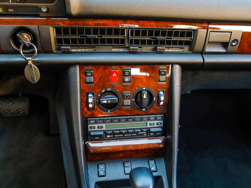 Image 12/21 of Mercedes-Benz 500 SEL (1990)