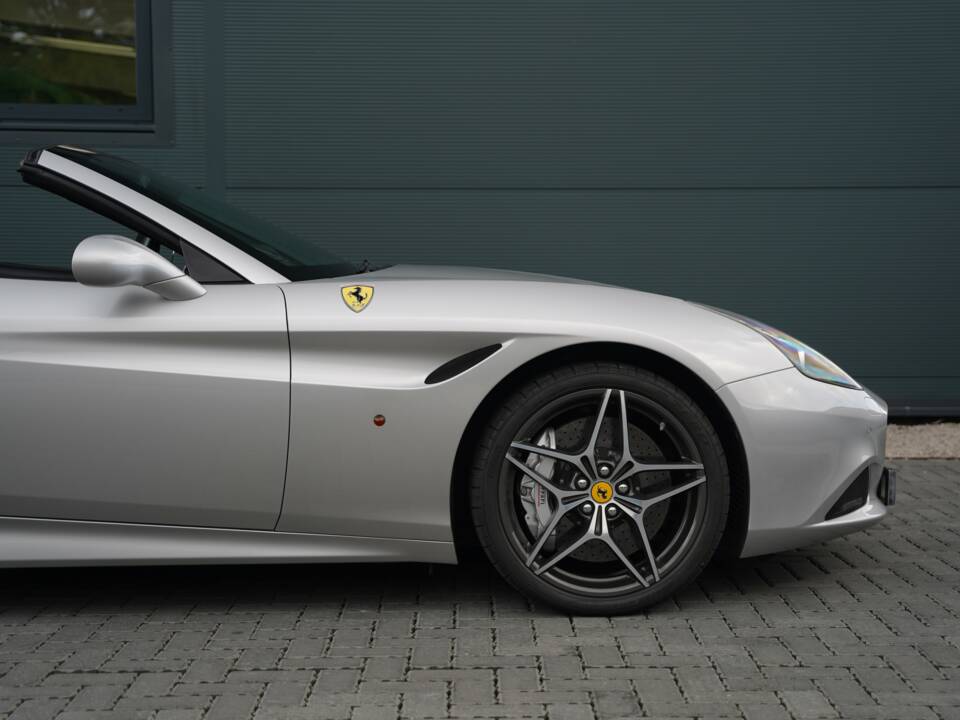 Bild 24/50 von Ferrari California T (2015)