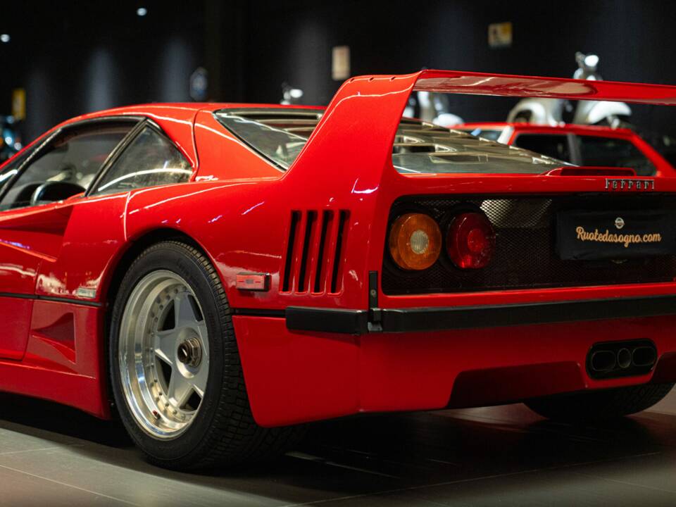 Image 14/50 de Ferrari F40 (1991)