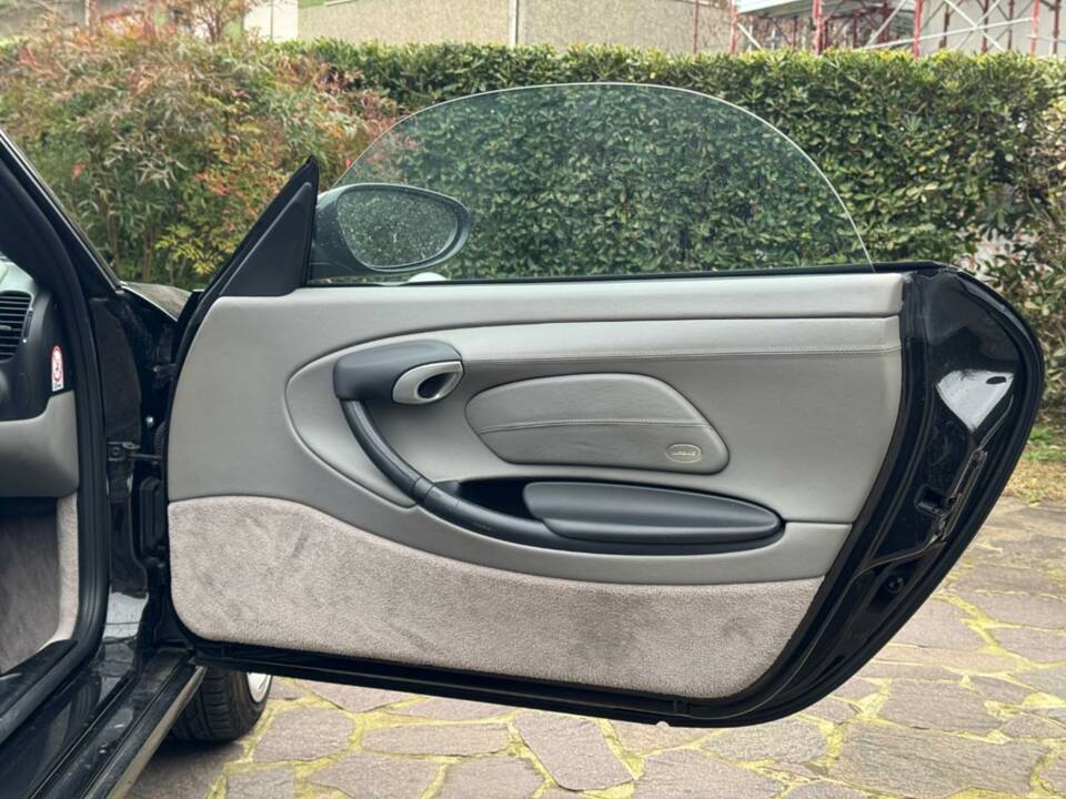 Image 25/34 of Porsche Boxster (2000)