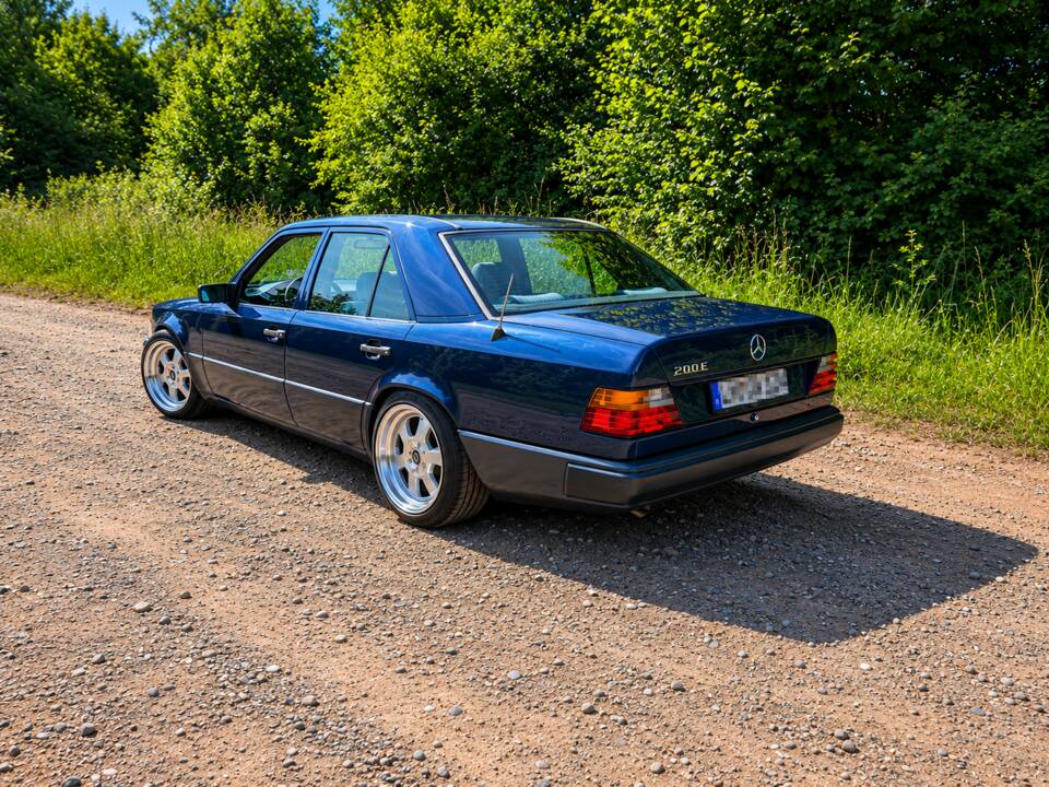 Afbeelding 4/54 van Mercedes-Benz 200 E (1992)