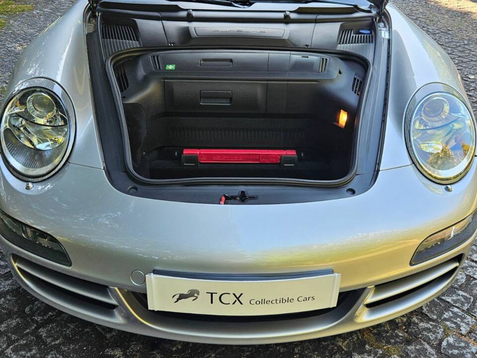 Image 17/37 de Porsche 911 Carrera (2004)