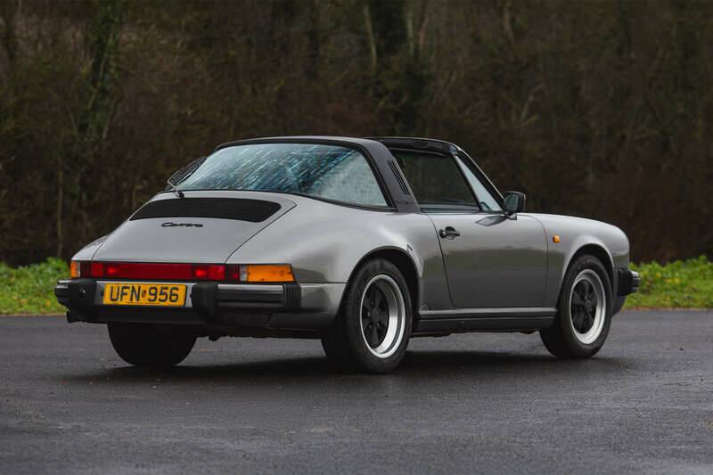 Image 14/50 de Porsche 911 Carrera 3.2 (1989)