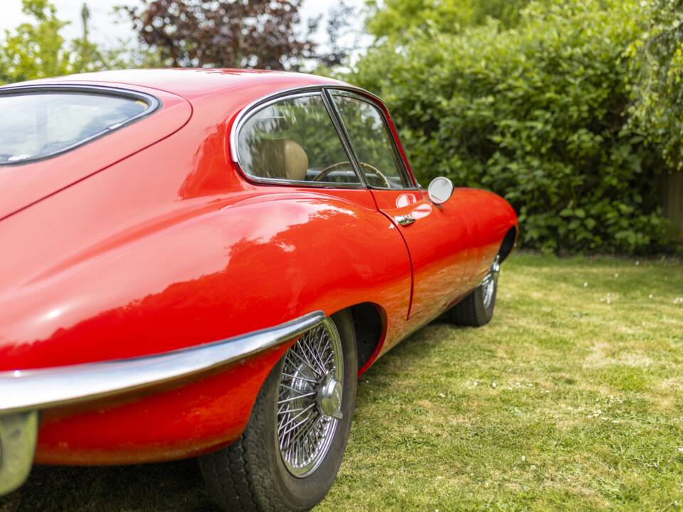 Image 19/20 de Jaguar E-Type (1969)
